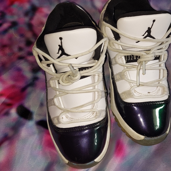 Jordan 11 Low Iridescent 1Y - Picture 4 of 9